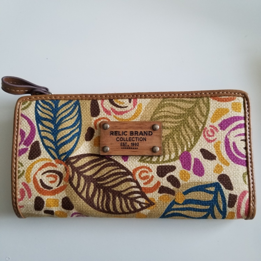 Relic Brand Collection Wallet Leaf Design